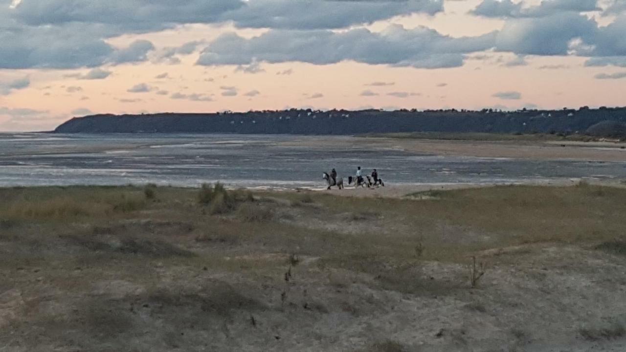 Gite De Jade, Mont Saint Michel Aucey-la-Plaine Bagian luar foto